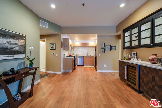 5016 Bakman Avenue 401, North Hollywood, CA 91601