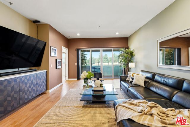 5016 Bakman Avenue 401, North Hollywood, CA 91601