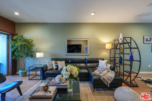 5016 Bakman Avenue 401, North Hollywood, CA 91601