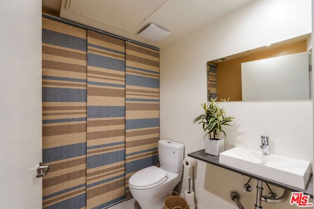 5016 Bakman Avenue 401, North Hollywood, CA 91601