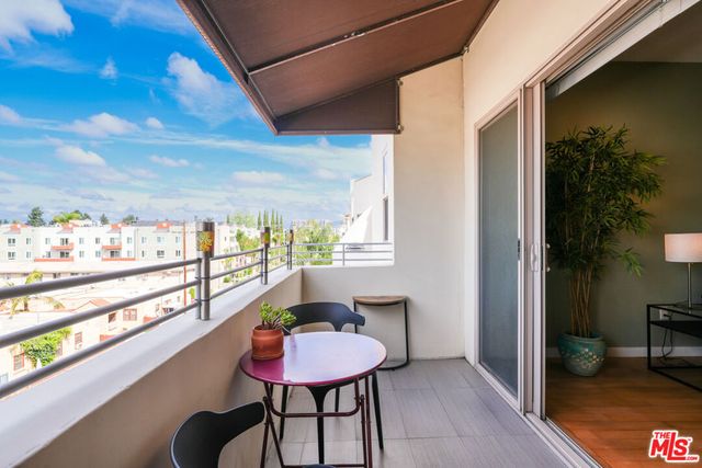 5016 Bakman Avenue 401, North Hollywood, CA 91601