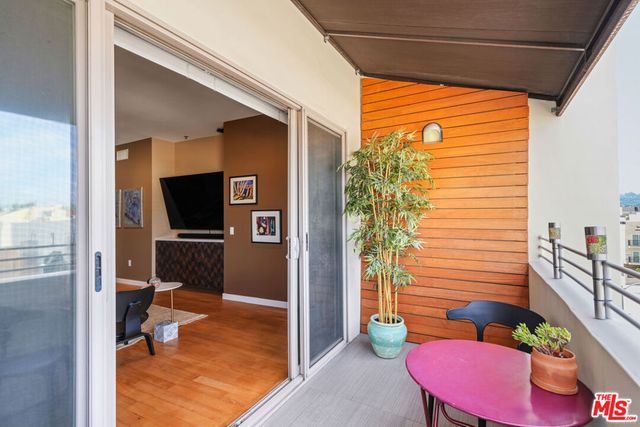 5016 Bakman Avenue 401, North Hollywood, CA 91601