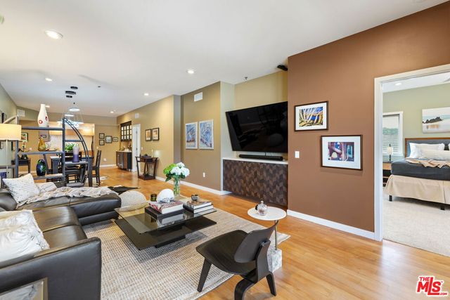 5016 Bakman Avenue 401, North Hollywood, CA 91601