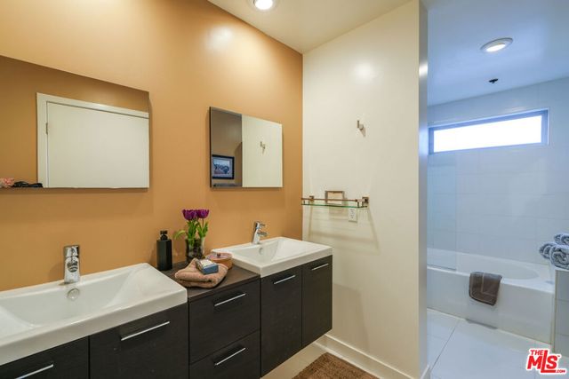 5016 Bakman Avenue 401, North Hollywood, CA 91601