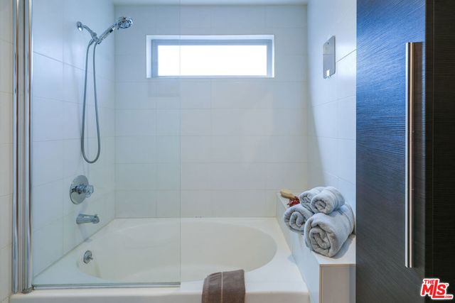 5016 Bakman Avenue 401, North Hollywood, CA 91601