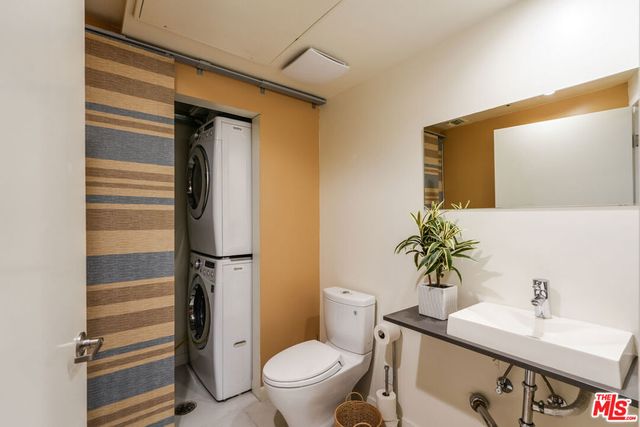 5016 Bakman Avenue 401, North Hollywood, CA 91601