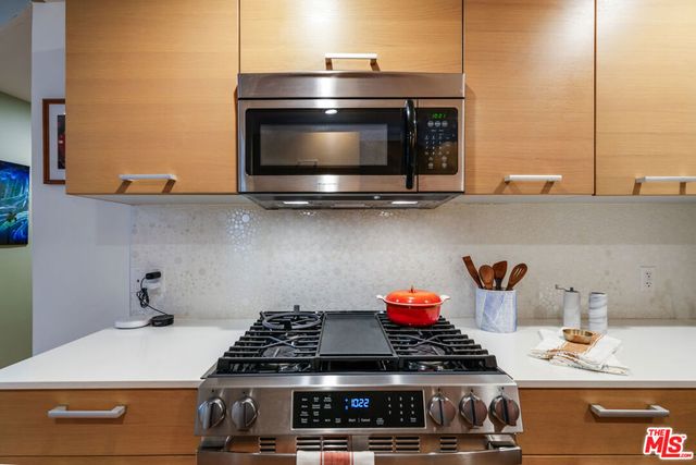 5016 Bakman Avenue 401, North Hollywood, CA 91601