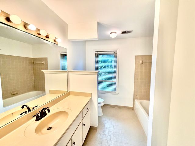 1466 FOX TRACE DR, Cordova, TN 38016
