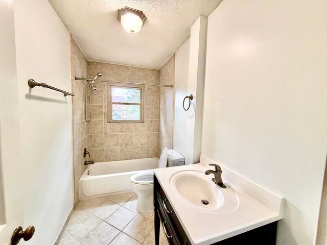 1466 FOX TRACE DR, Cordova, TN 38016