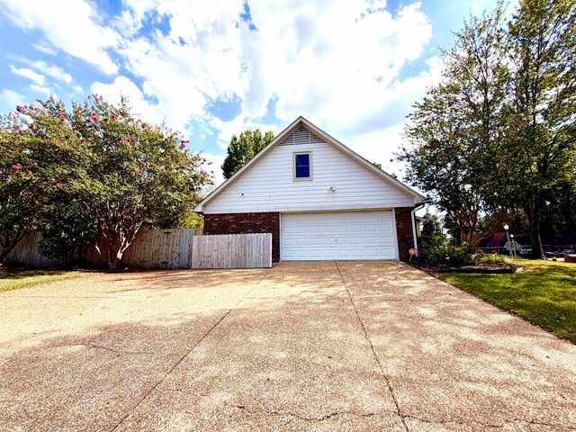 1466 FOX TRACE DR, Cordova, TN 38016