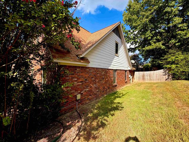 1466 FOX TRACE DR, Cordova, TN 38016