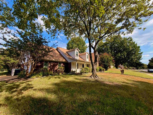 1466 FOX TRACE DR, Cordova, TN 38016