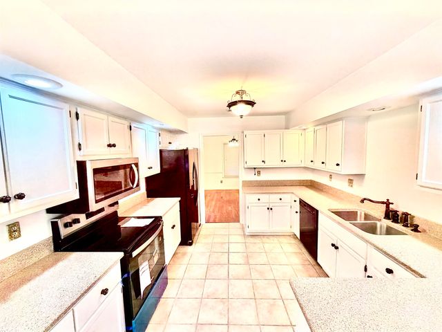 1466 FOX TRACE DR, Cordova, TN 38016