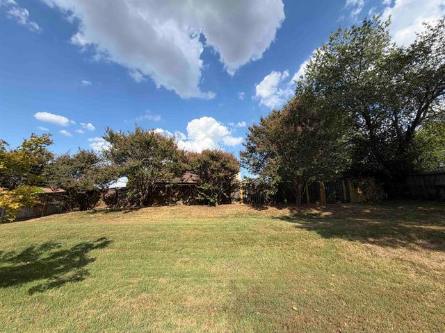 1466 FOX TRACE DR, Cordova, TN 38016
