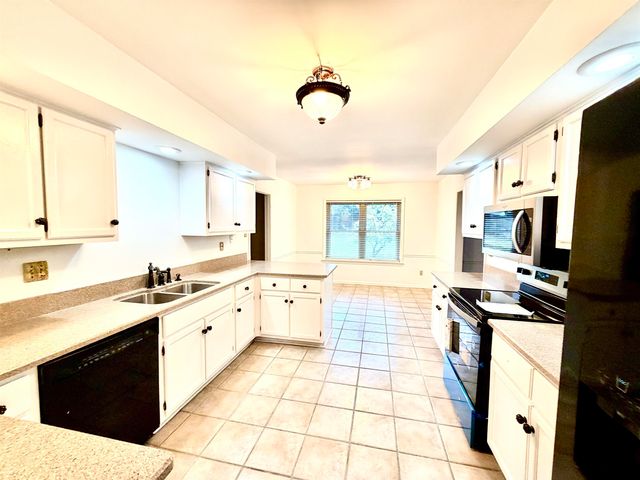 1466 FOX TRACE DR, Cordova, TN 38016