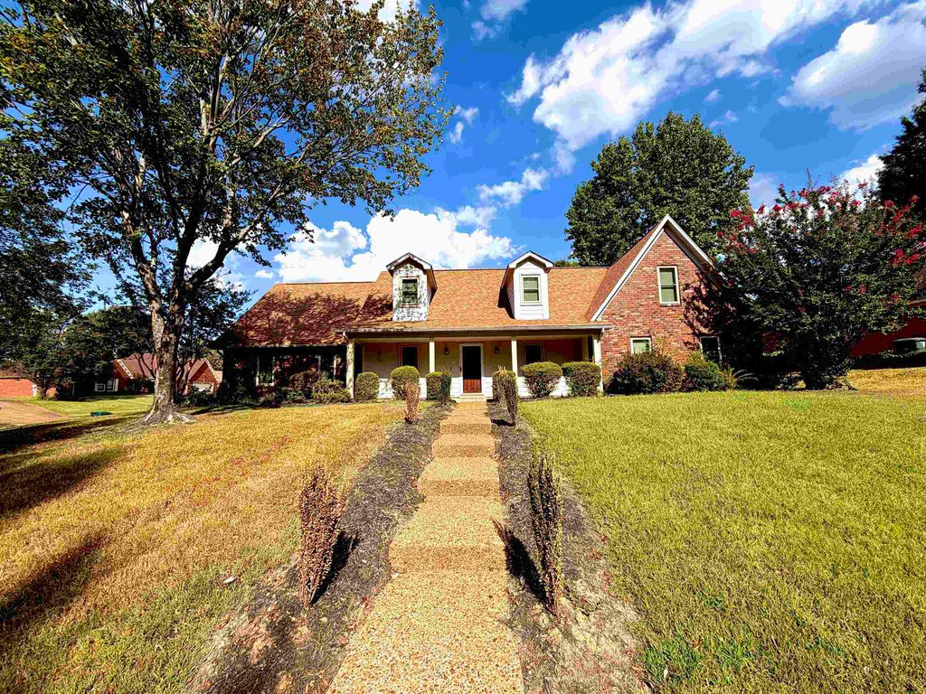 1466 FOX TRACE DR, Cordova, TN 38016