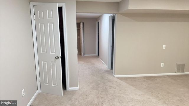 6504 MEDINAH LN, Alexandria, VA 22312