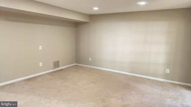 6504 MEDINAH LN, Alexandria, VA 22312