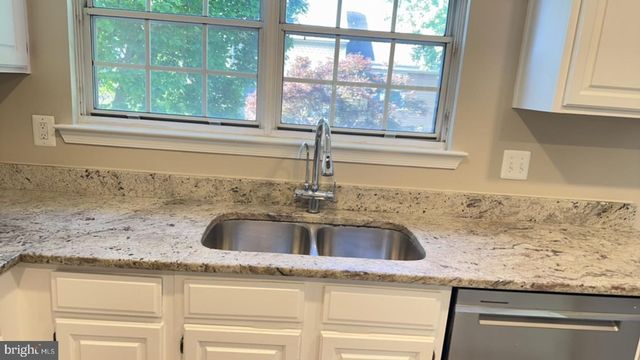 6504 MEDINAH LN, Alexandria, VA 22312