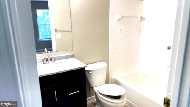 6504 MEDINAH LN, Alexandria, VA 22312