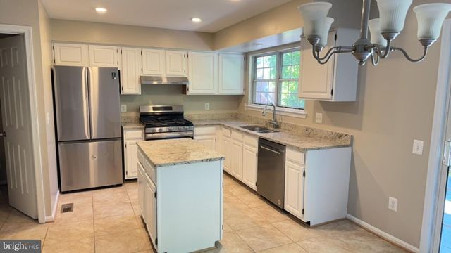 6504 MEDINAH LN, Alexandria, VA 22312