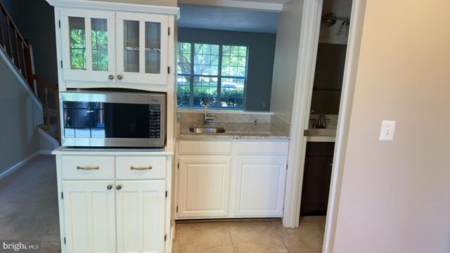 6504 MEDINAH LN, Alexandria, VA 22312