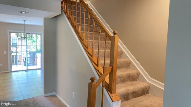 6504 MEDINAH LN, Alexandria, VA 22312