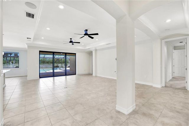 1621 Songbird CT, Naples, FL 34120