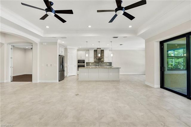 1621 Songbird CT, Naples, FL 34120