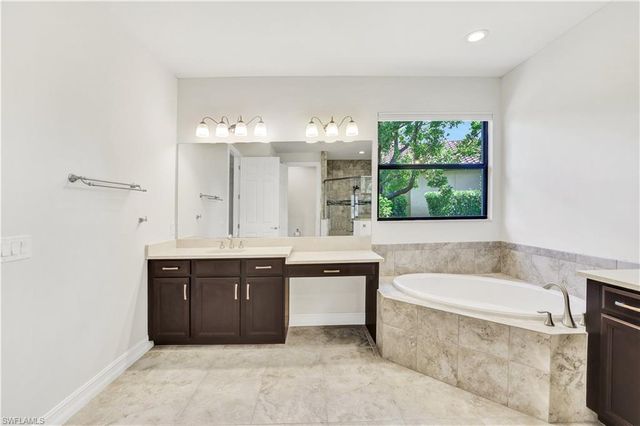 1621 Songbird CT, Naples, FL 34120