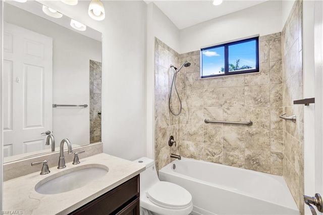 1621 Songbird CT, Naples, FL 34120