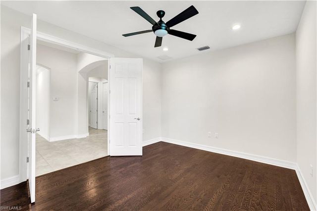 1621 Songbird CT, Naples, FL 34120