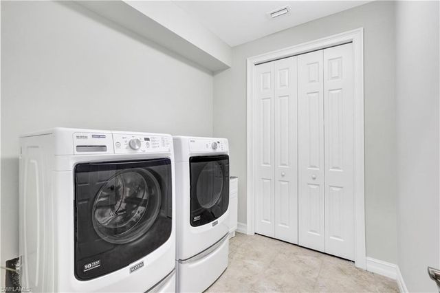 1621 Songbird CT, Naples, FL 34120