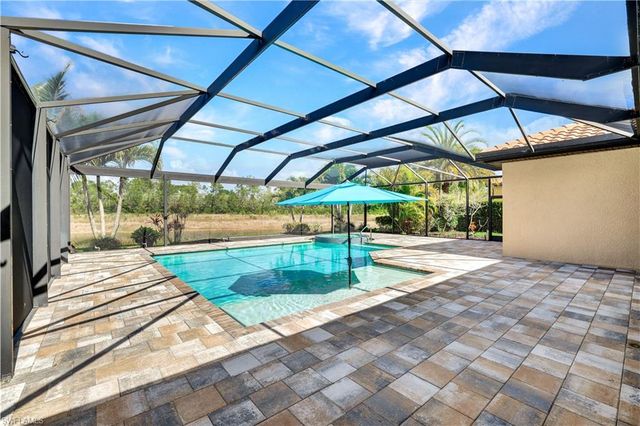 1621 Songbird CT, Naples, FL 34120