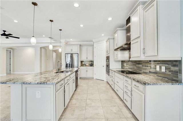 1621 Songbird CT, Naples, FL 34120