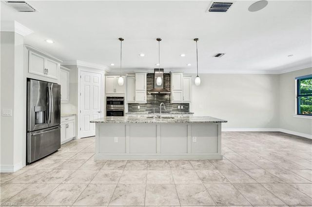 1621 Songbird CT, Naples, FL 34120