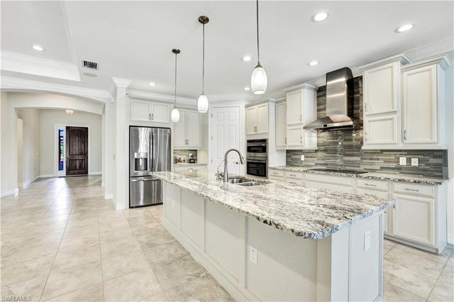 1621 Songbird CT, Naples, FL 34120