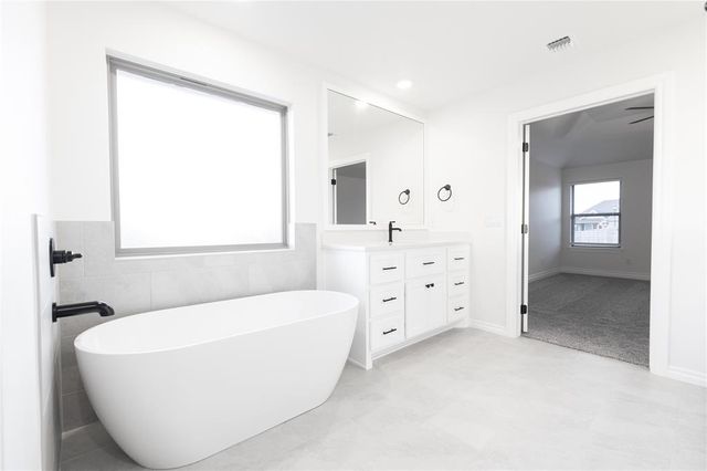 9317 NW 116th Street, Yukon, OK 73099