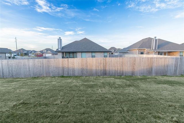 9317 NW 116th Street, Yukon, OK 73099