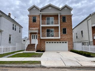 44 Ivy St, Kearny Town, NJ 07032