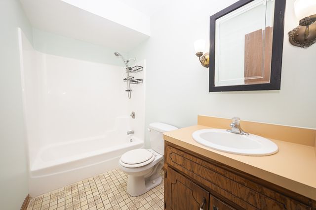 218 Madison Street 3D, Joliet, IL 60435