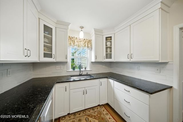 29 Park Avenue, Belford, NJ 07718