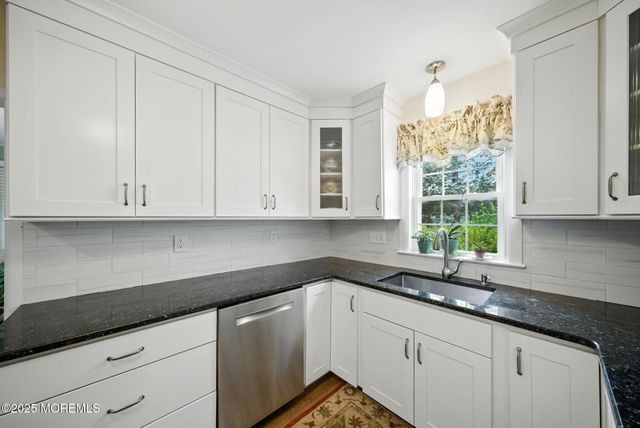 29 Park Avenue, Belford, NJ 07718