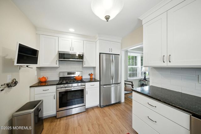 29 Park Avenue, Belford, NJ 07718
