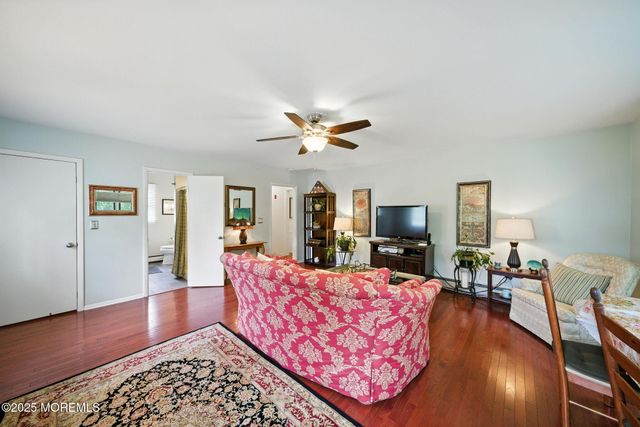 29 Park Avenue, Belford, NJ 07718