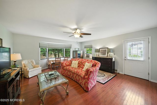 29 Park Avenue, Belford, NJ 07718