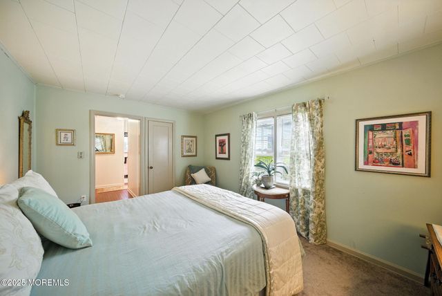 29 Park Avenue, Belford, NJ 07718