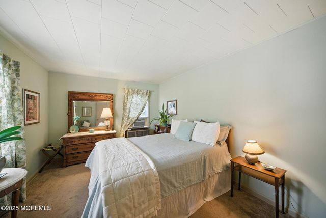 29 Park Avenue, Belford, NJ 07718