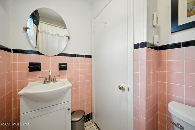 29 Park Avenue, Belford, NJ 07718