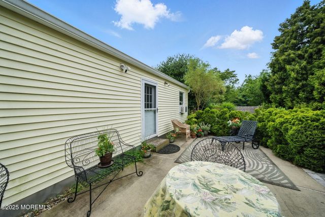 29 Park Avenue, Belford, NJ 07718